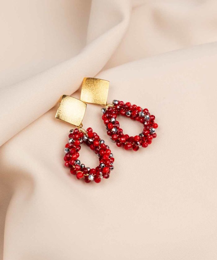 ARETE LARGO ELEGANCIA CARMESÍ